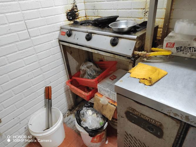 未按要求进行餐饮具消毒等情况,立即撤销其"红榜"资格